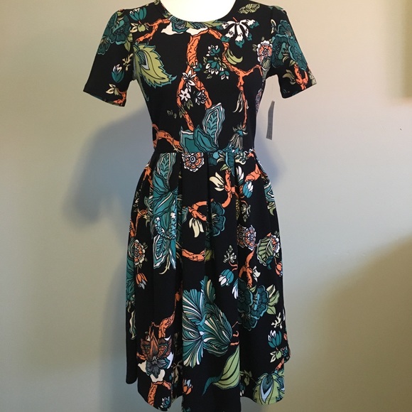 LuLaRoe Dresses & Skirts - LuLaRoe Amelia Floral Dress S